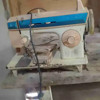 Máquina de costurar roupa Singer